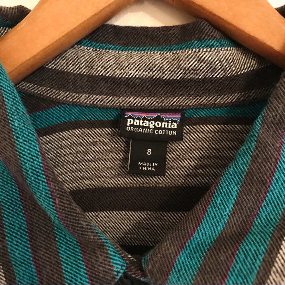 Patagonia women’s casual striped button down - Picture 3 of 7